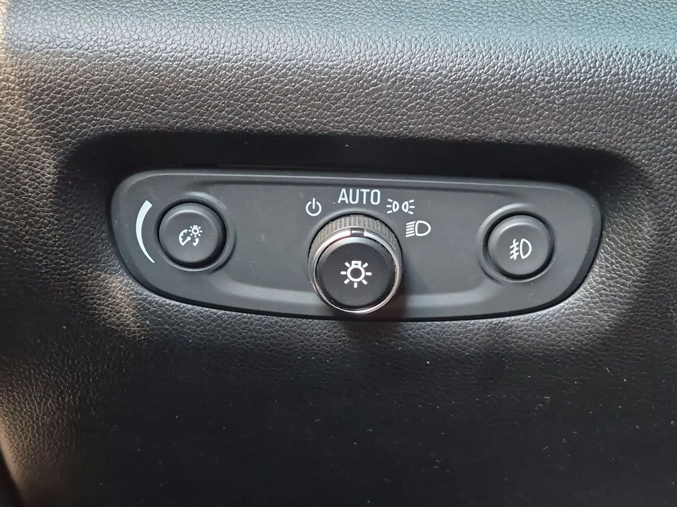 Used 2019 Graphite Metallic Chevrolet LT Cloth image 16