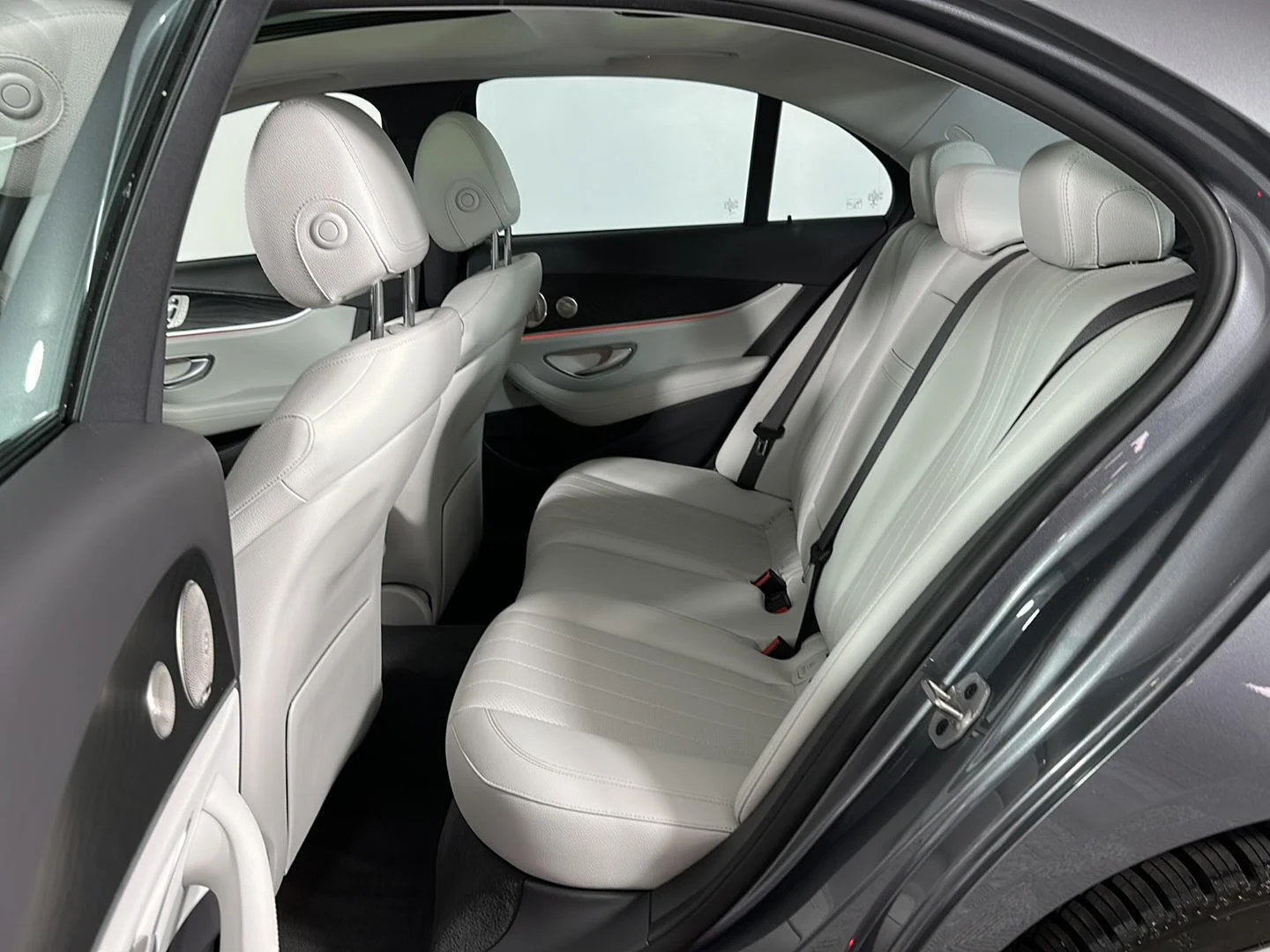 Used 2023 MANUFAKTUR Selenite Gray Magno Mercedes-Benz E 450 image 25