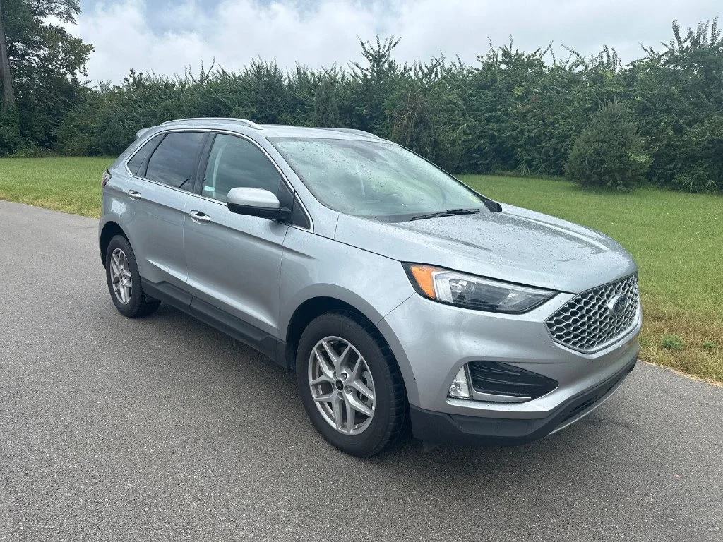 Used 2024 Silver Ford SEL image 1