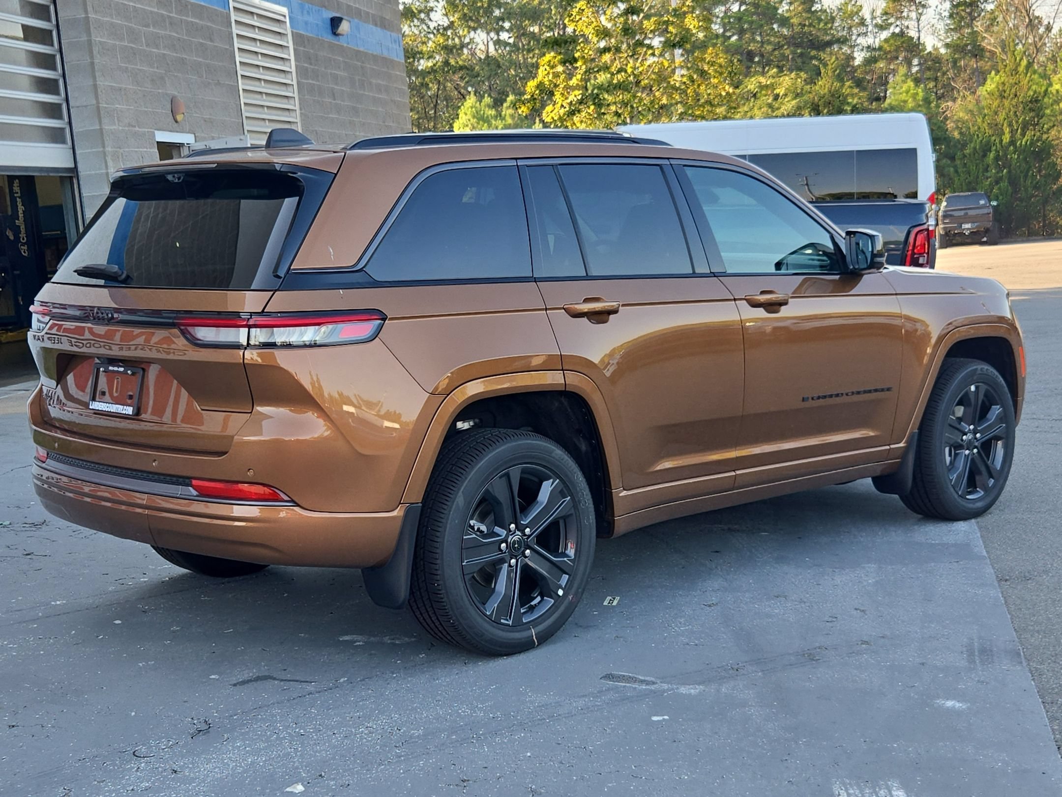 New 2027 Copper Shino Metallic Clear-Coat Paint Jeep Limited Reserve image 7