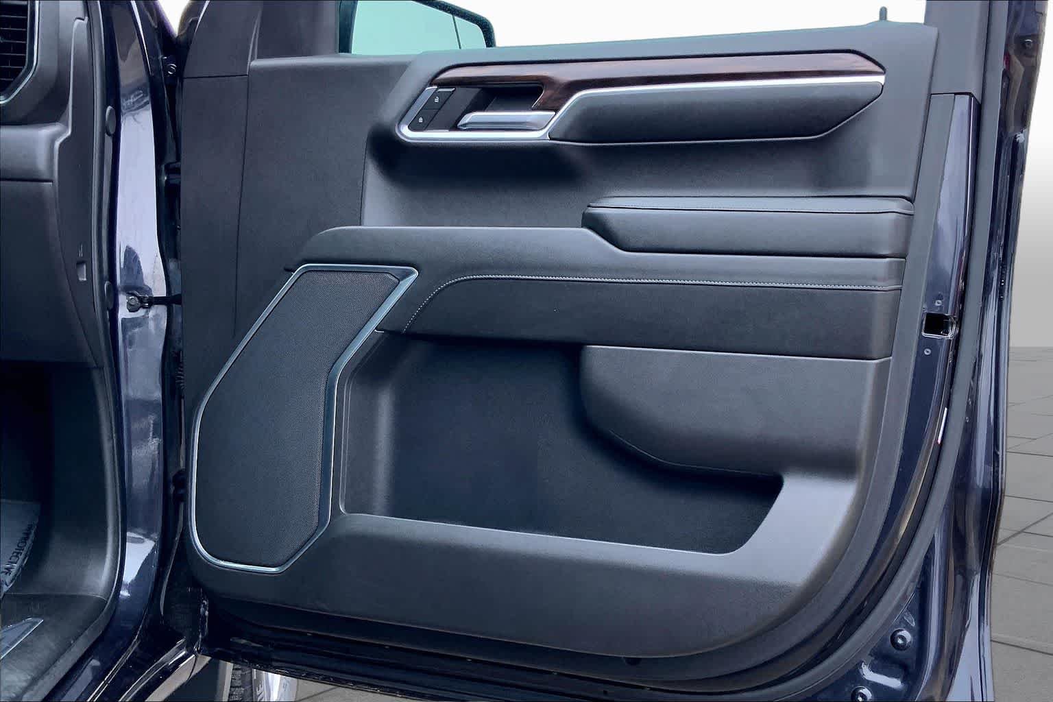 Used 2024 Titanium Rush Metallic GMC SLT image 23