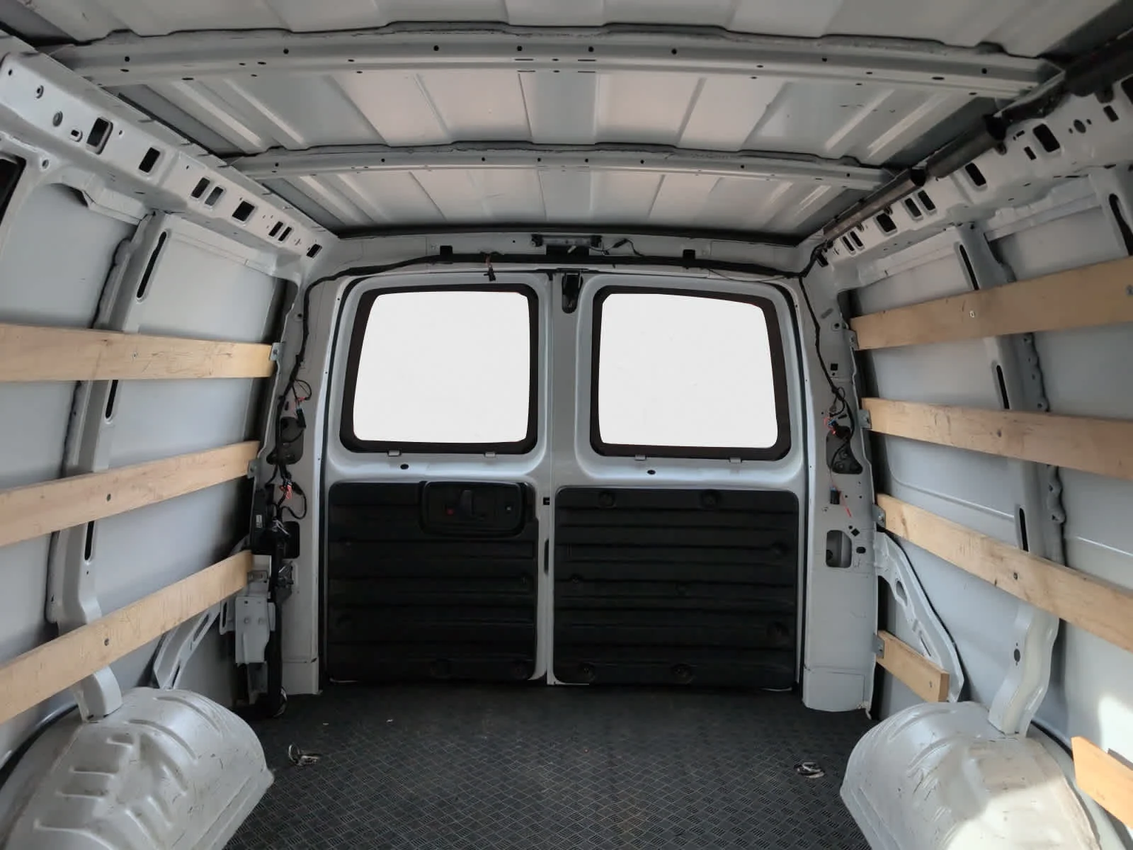 Used 2023 Summit White GMC  image 17