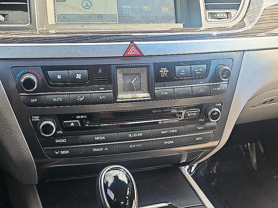Used 2015 Santiago Silver Hyundai 3.8L image 24