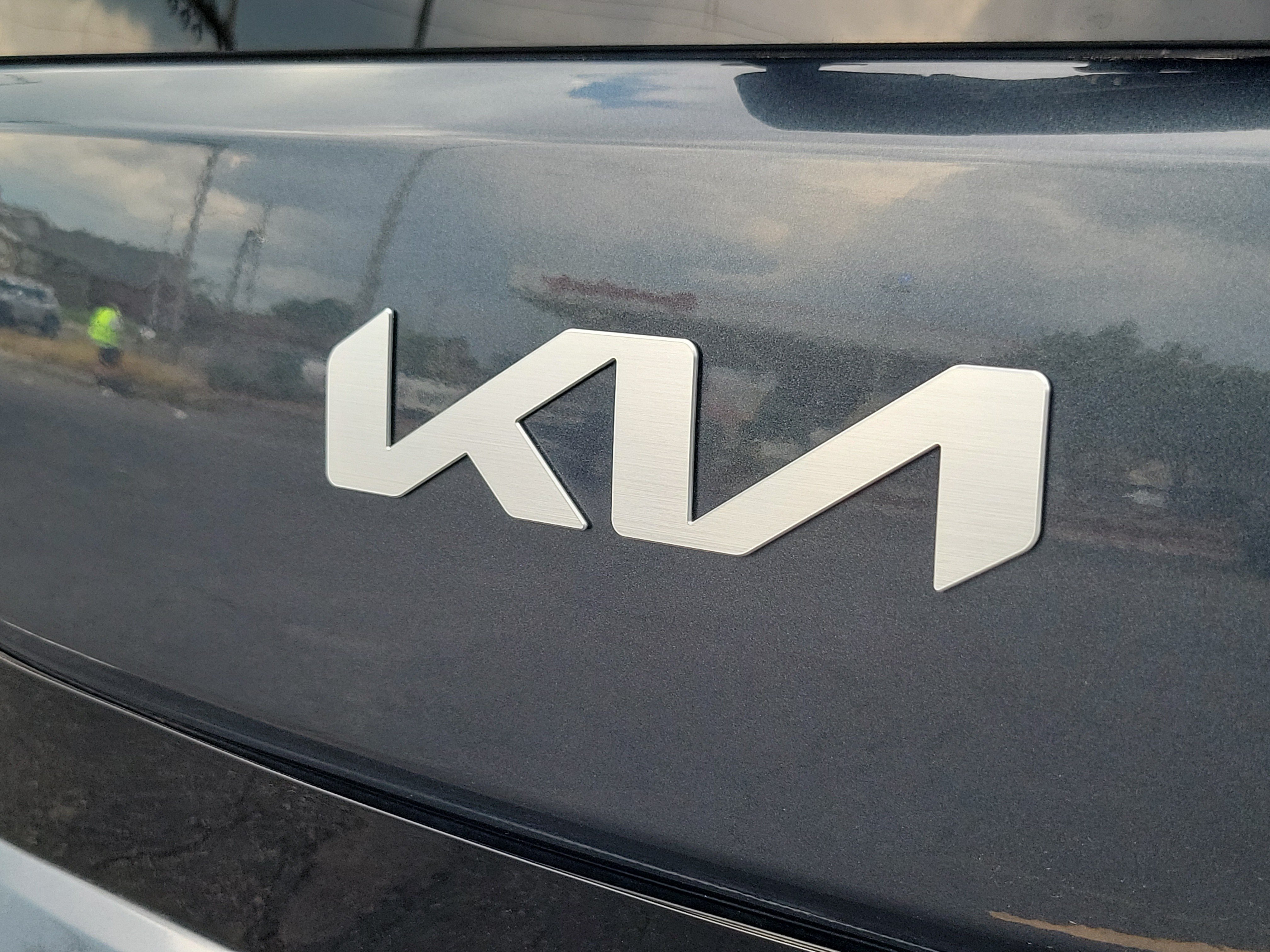 Used 2025 Gravity Gray Kia LX image 8