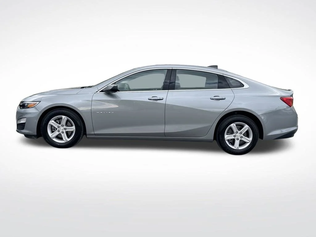 Used 2025 Gray Chevrolet LT image 3