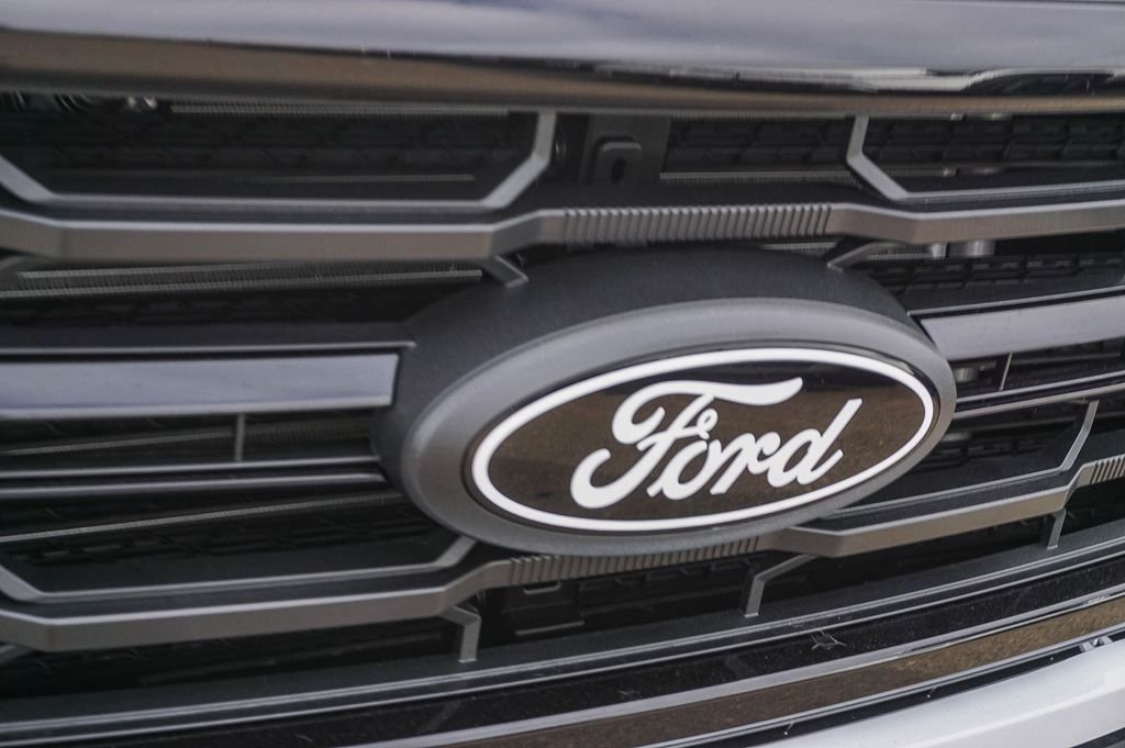 New 2026 Oxford White Ford XLT image 11