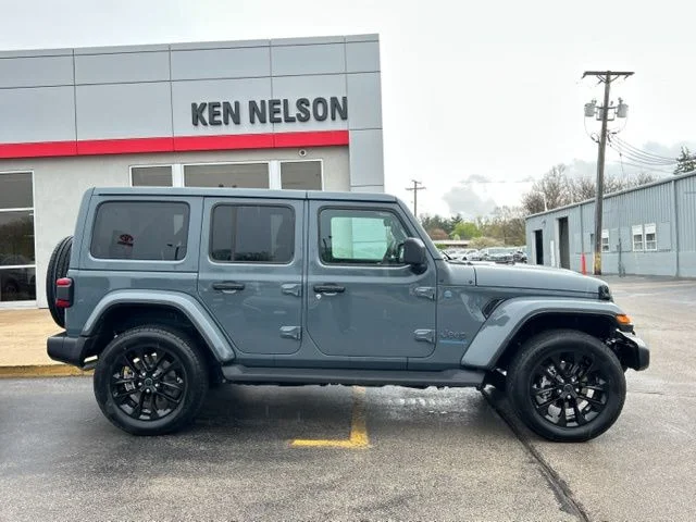 Used 2025 Gray Jeep Sahara 4xe image 10