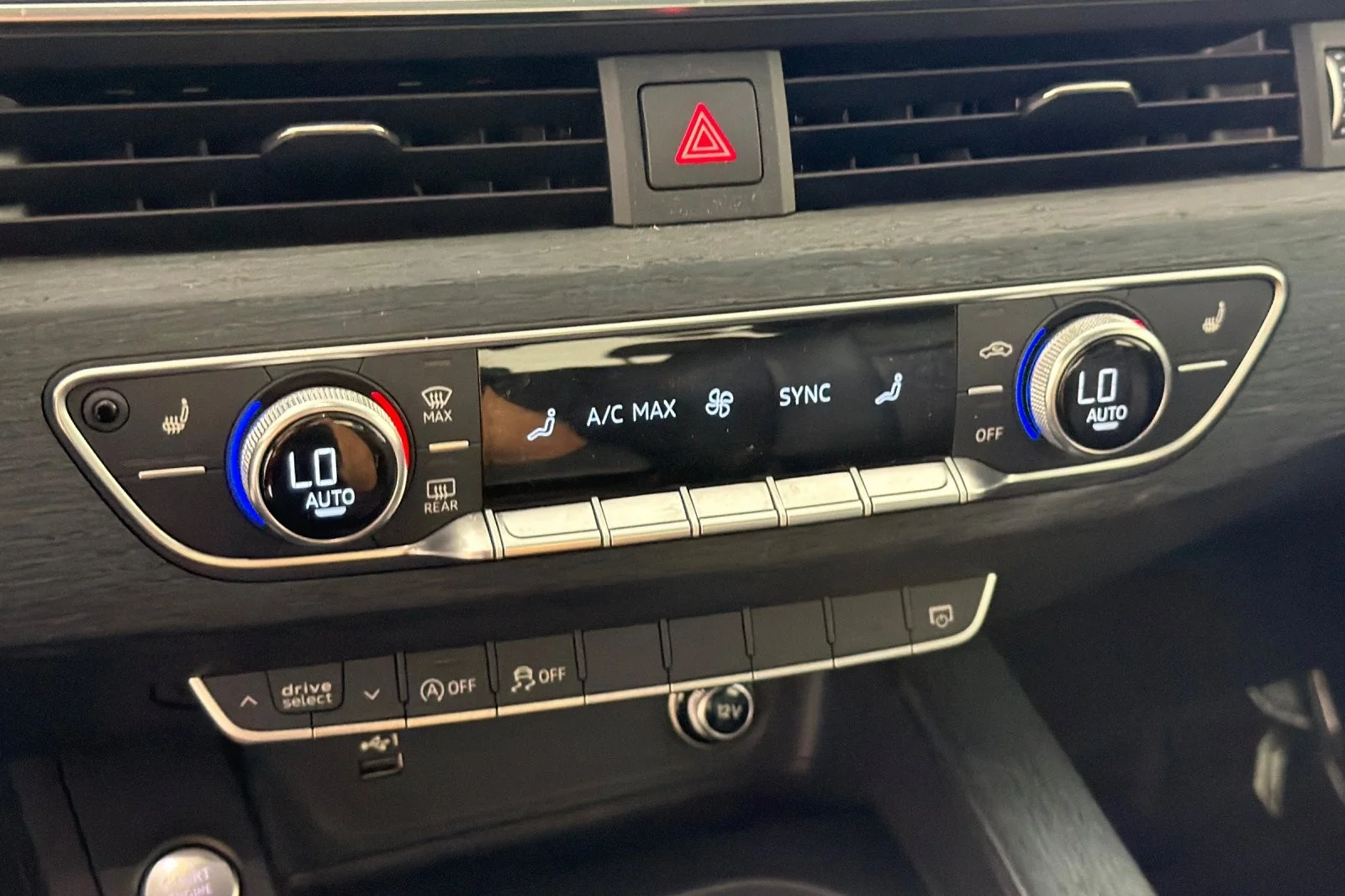 Used 2018 Florett Silver Metallic Audi 2.0 TFSI ultra Premium S Tronic FWD image 18