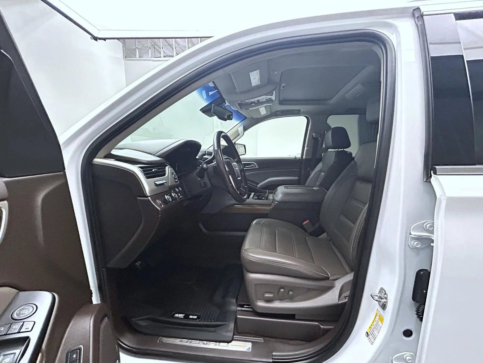 Used 2019 White GMC Denali image 10