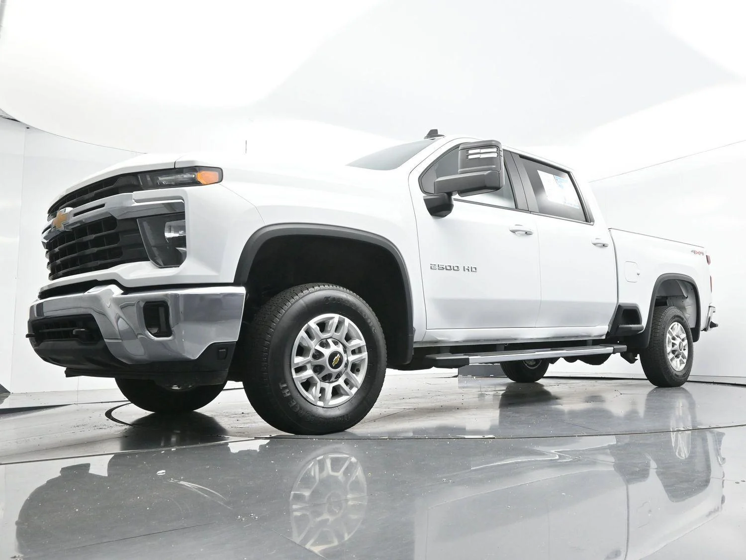 Used 2025 Summit White Chevrolet LT image 46