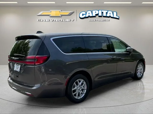 Used 2023 Gray Chrysler Touring L image 5