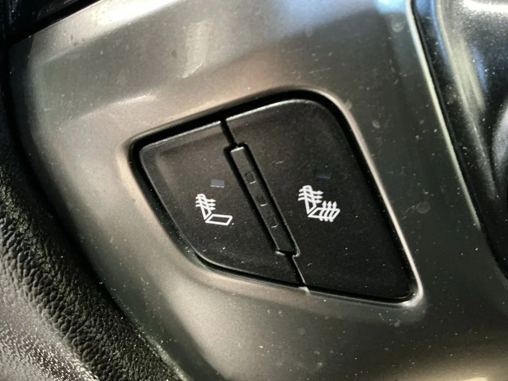 Used 2016 White Chevrolet LT image 18