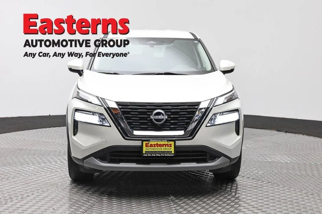 Used 2023 White Nissan SV image 2
