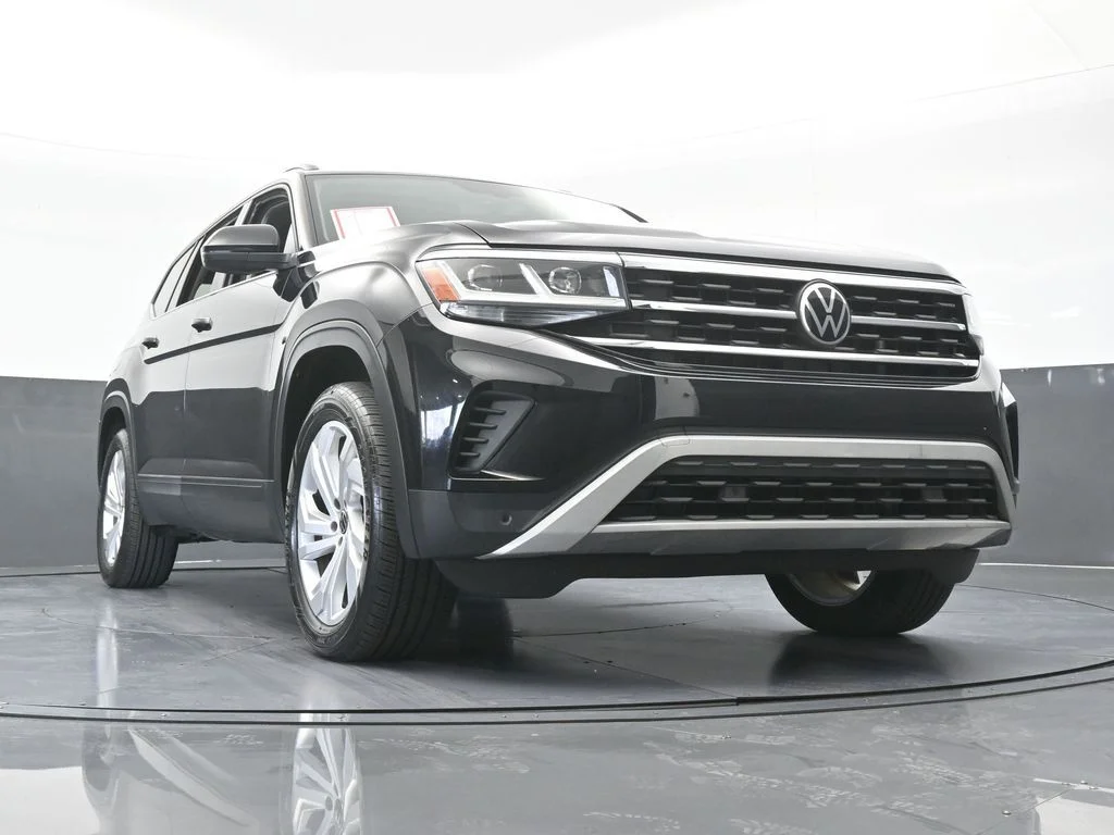 Used 2021 Deep Black Volkswagen 2.0T SE w/Technology image 64