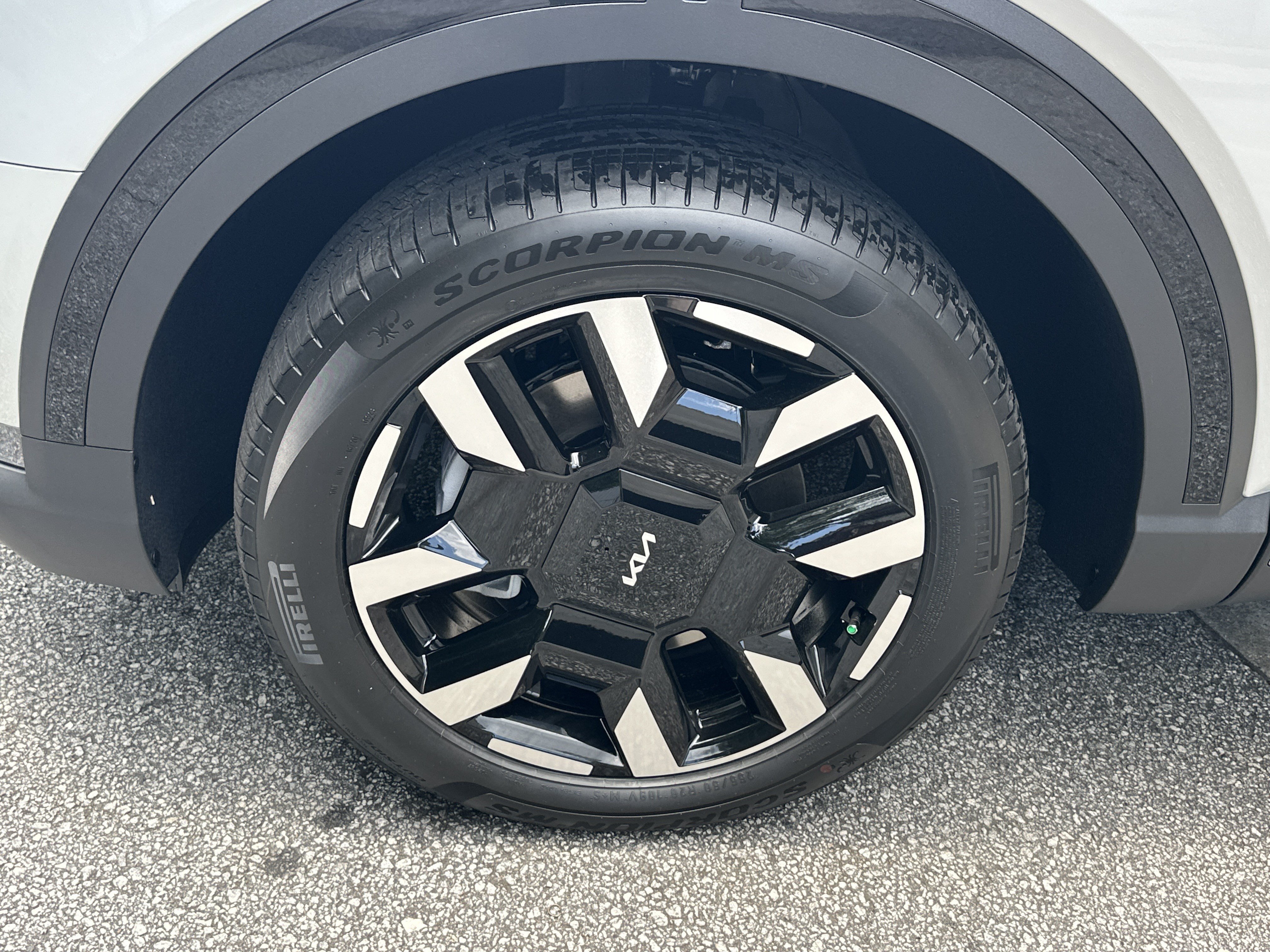 New 2027 Ivory Silver Kia S image 12
