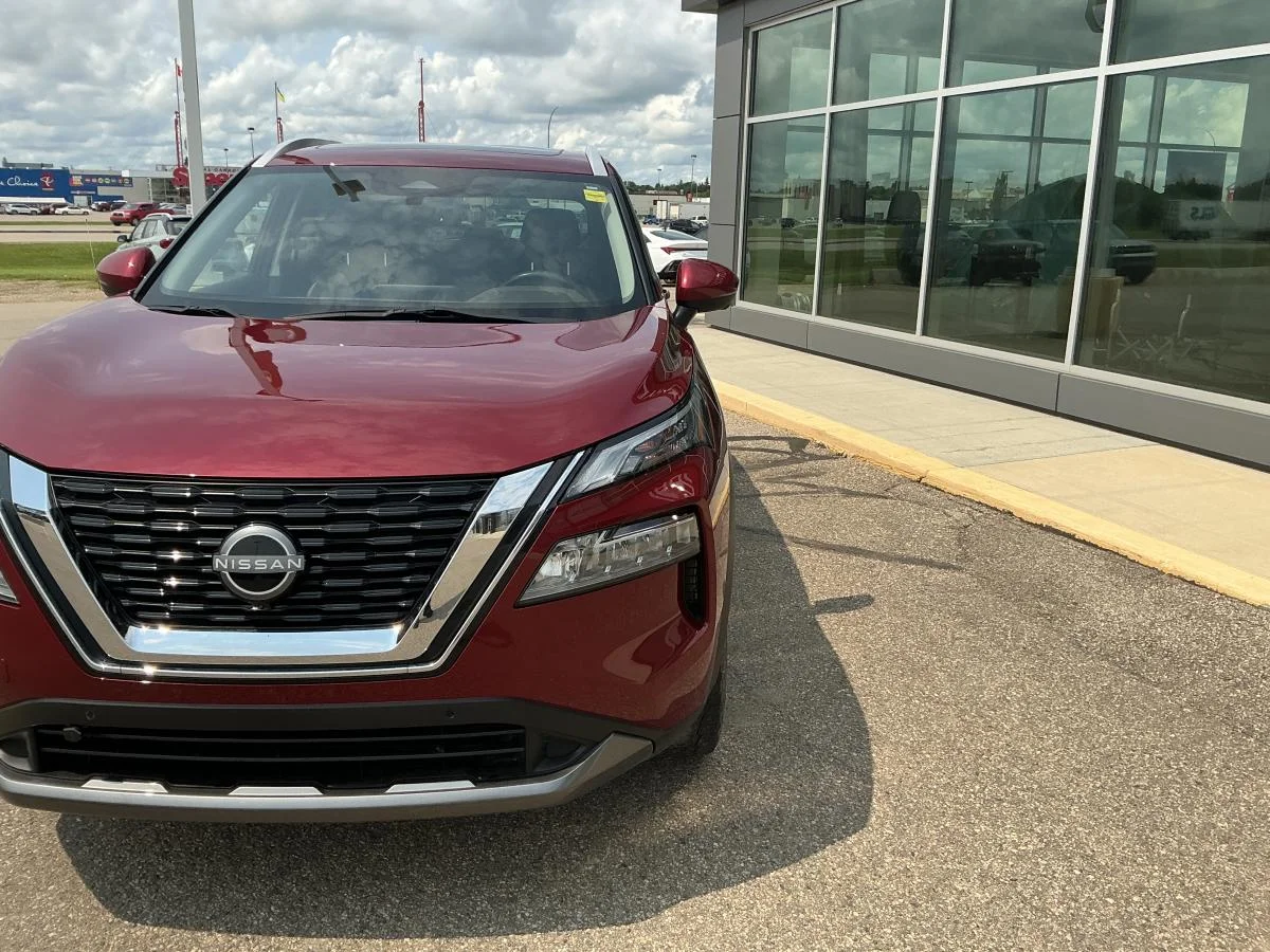 Used 2023  Nissan SL image 9