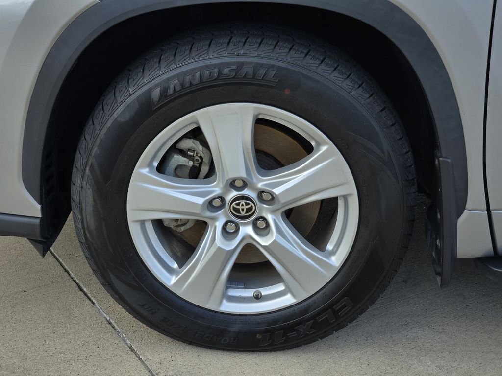 Used 2023 Silver Toyota L image 7