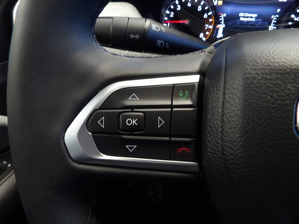 Used 2024 Bright White Clear Coat Jeep Latitude Lux image 30