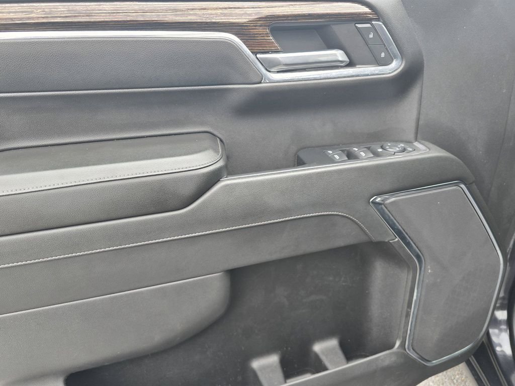 Used 2024 Silver GMC Elevation image 21