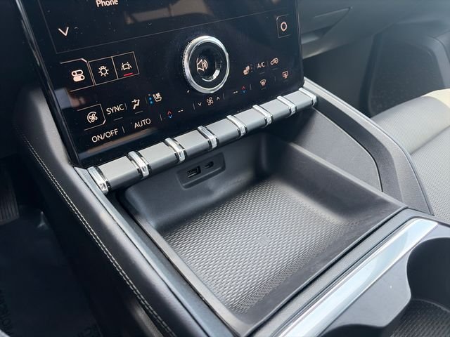 Used 2025 White GMC Elevation image 20