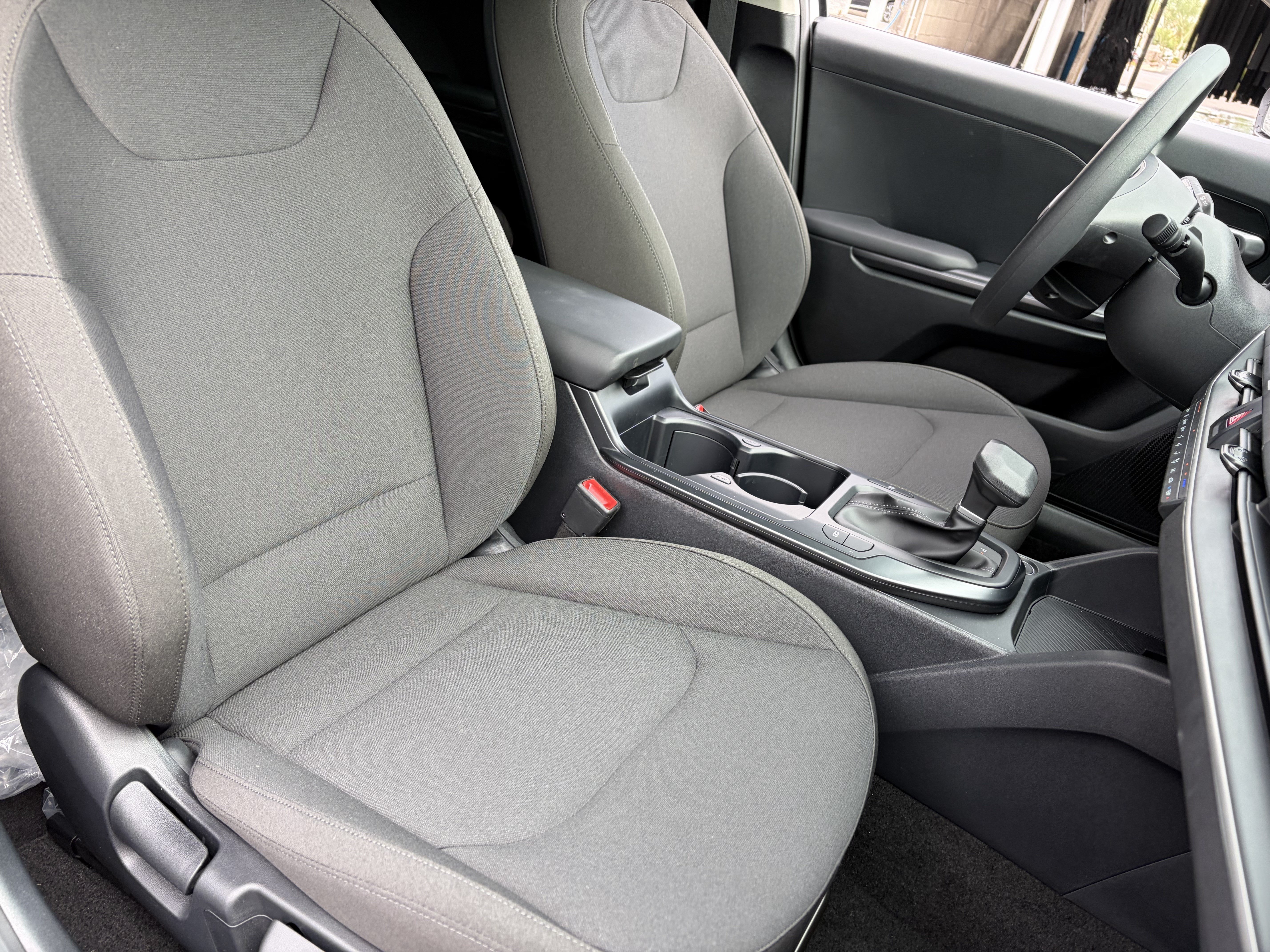 New 2026 Snow White Pearl Kia LXS image 8