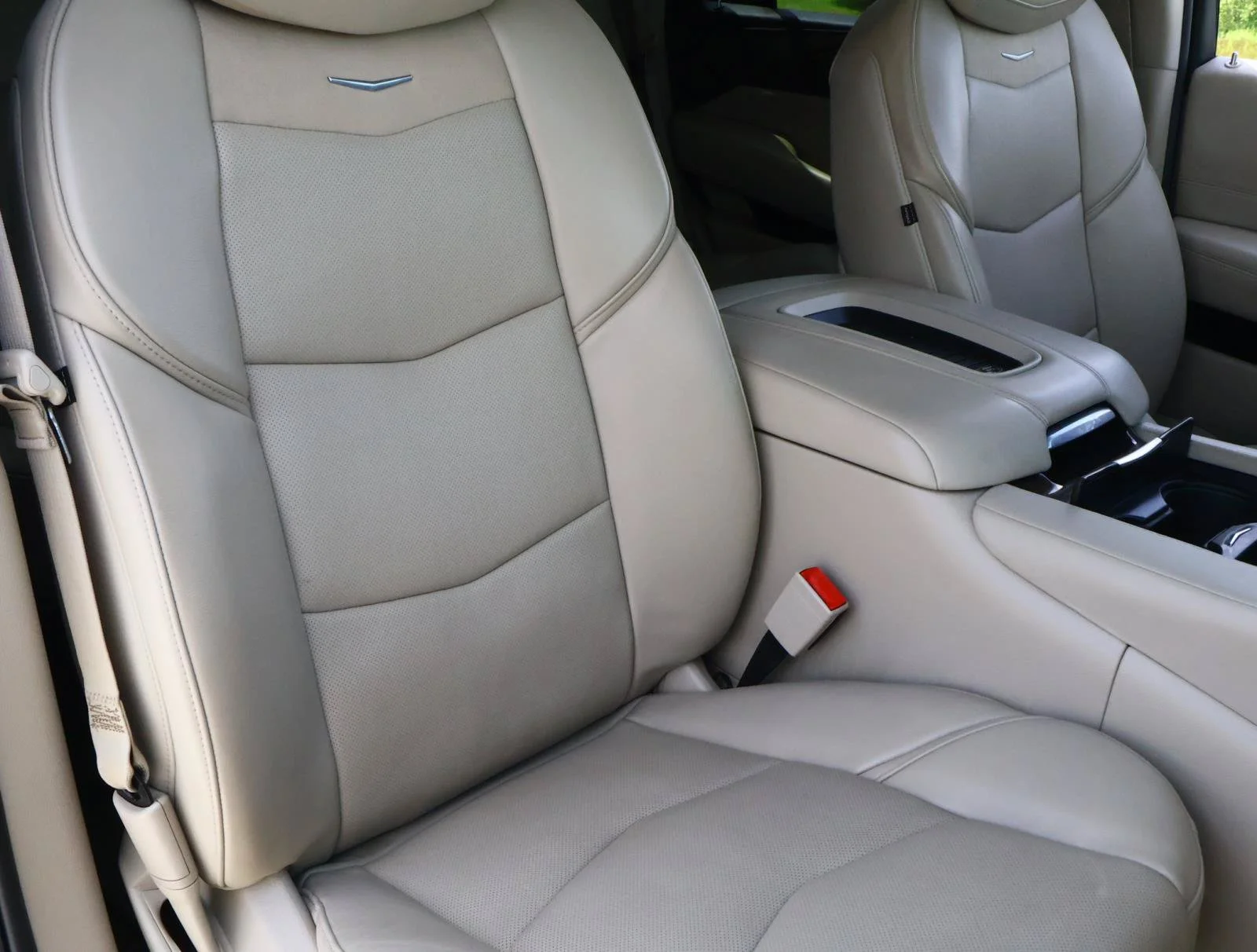 Used 2018 BLACK RAVEN Cadillac Luxury image 22