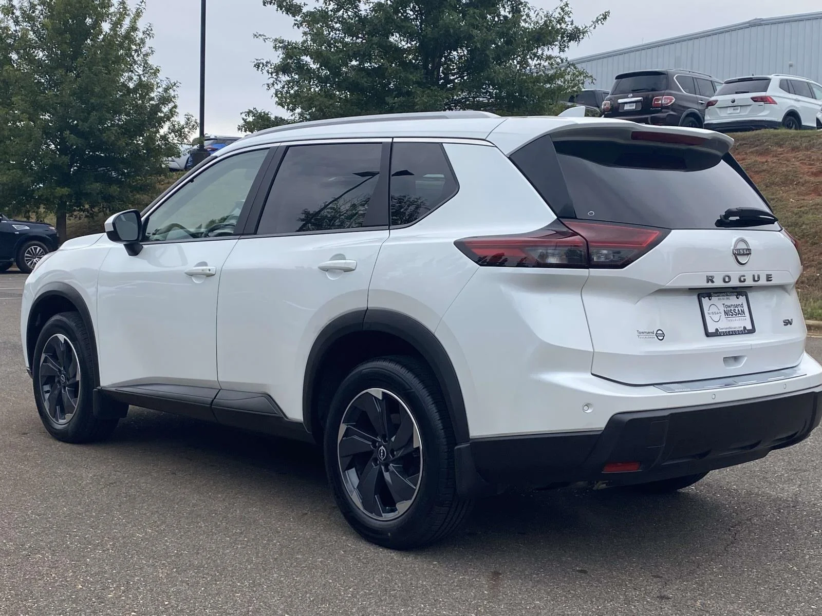 Certified Used 2024 Everest White Pearl Nissan SV image 5