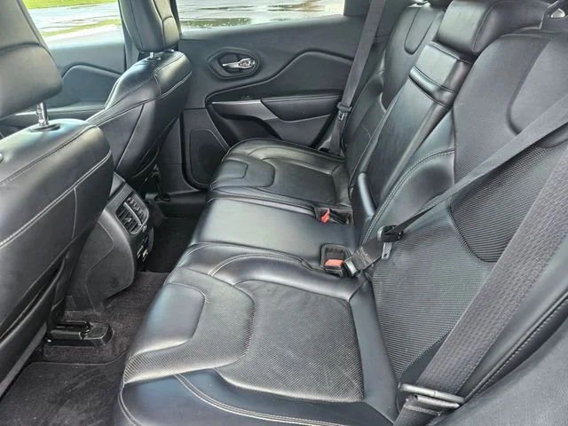 Used 2019 Silver Jeep Limited image 25