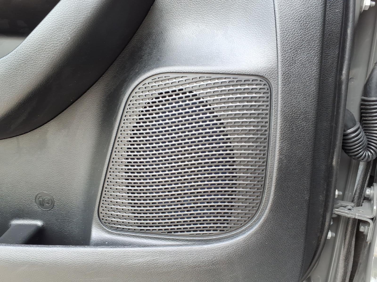Used 2025 Ceramic Gray Clearcoat Chrysler Limited image 6