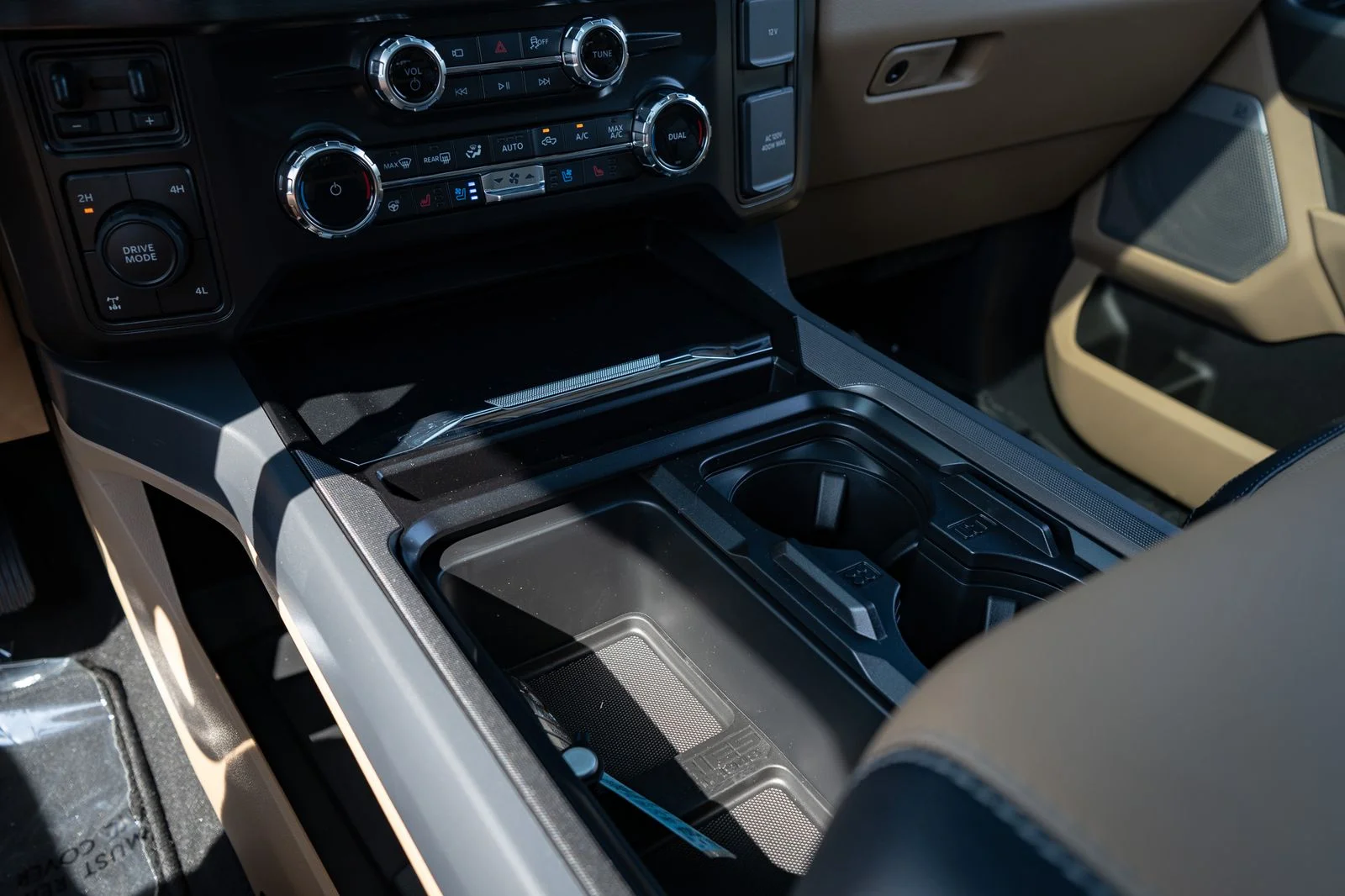 New 2026 Star White Metallic Tri-Coat Ford F-250® Lariat® image 49