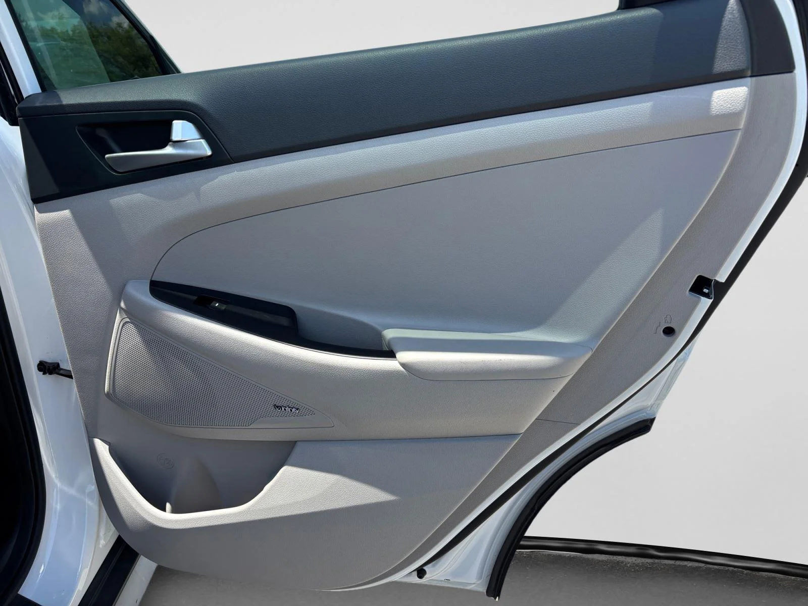 Used 2019 Dazzling White Hyundai Sport image 48