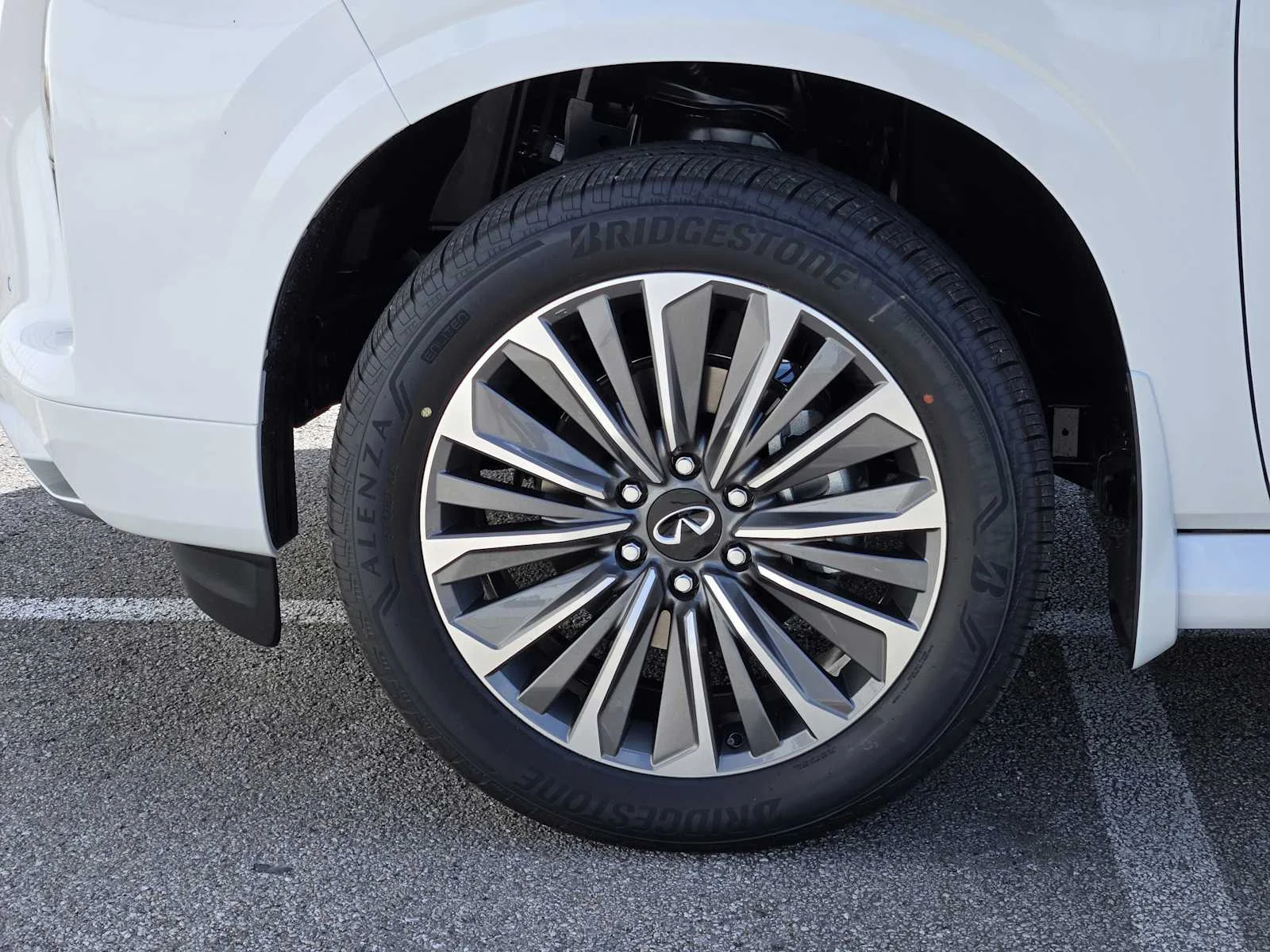 New 2026 RADIANT WHITE INFINITI Luxe 2WD image 7