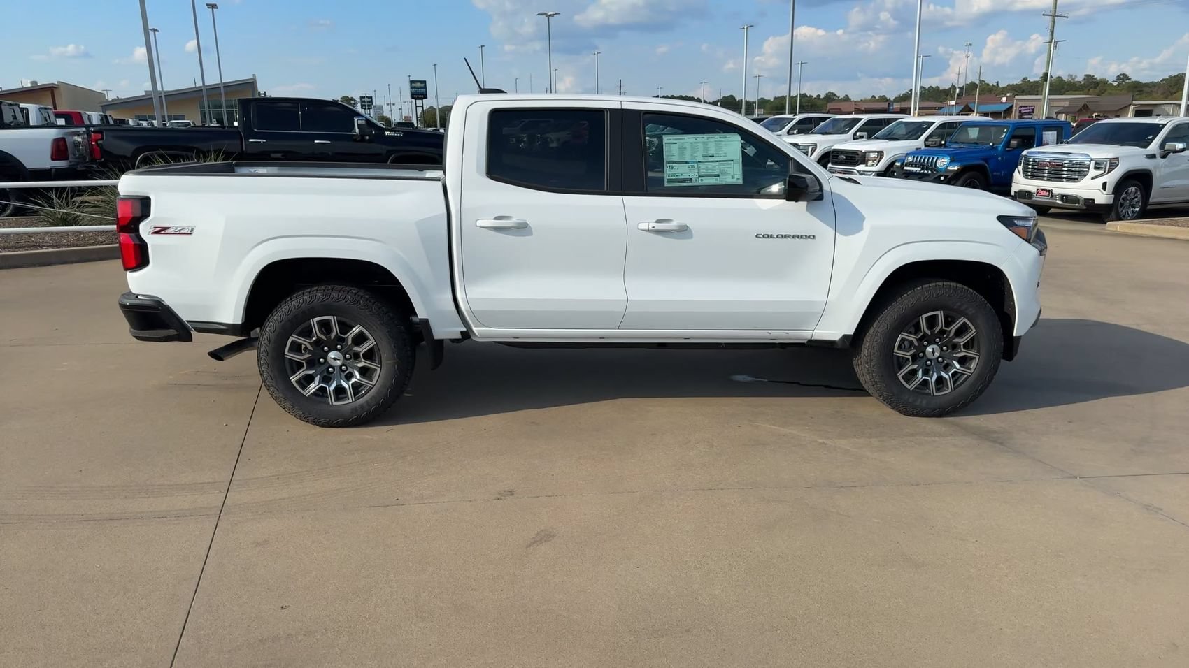 2026 Chevrolet Colorado Z71 - Photo 8