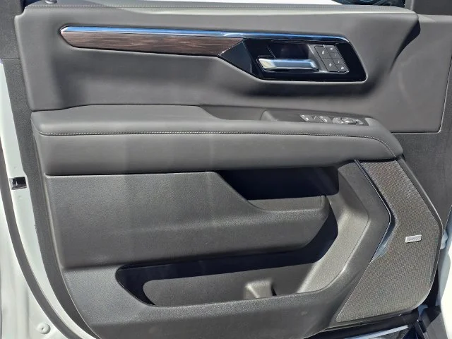 New 2027 Summit White Chevrolet LT image 15