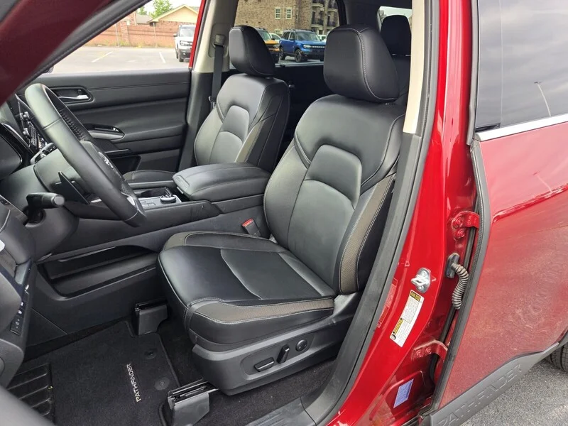 Used 2024 Scarlet NISSAN SL 4WD image 9