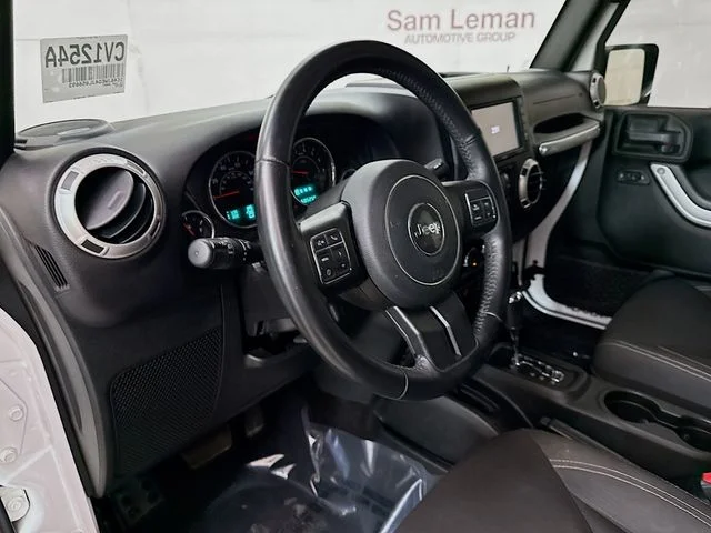 Used 2018 White Jeep Unlimited Sahara image 10