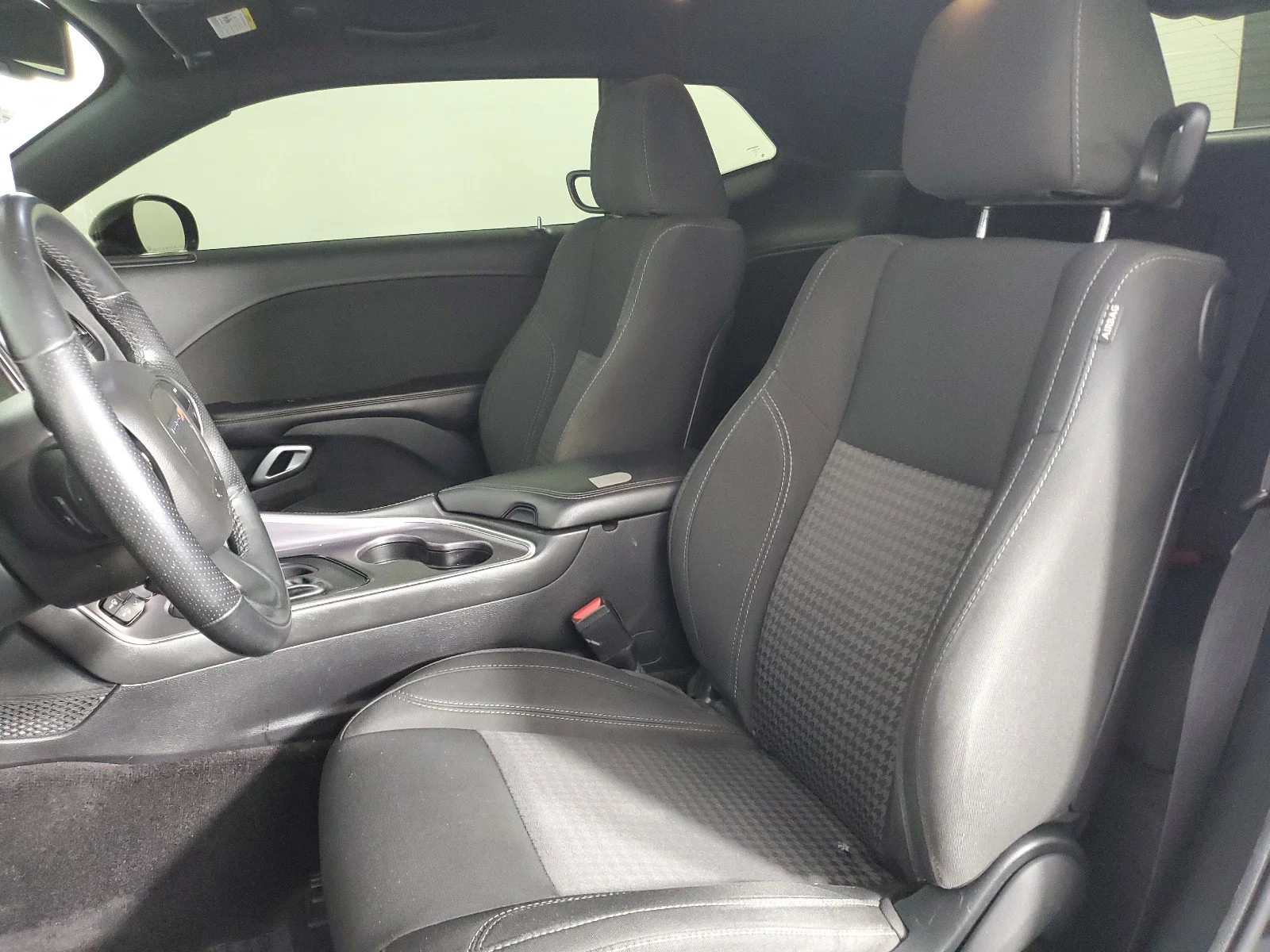 Used 2018 Pitch Black Clearcoat Dodge SXT image 21