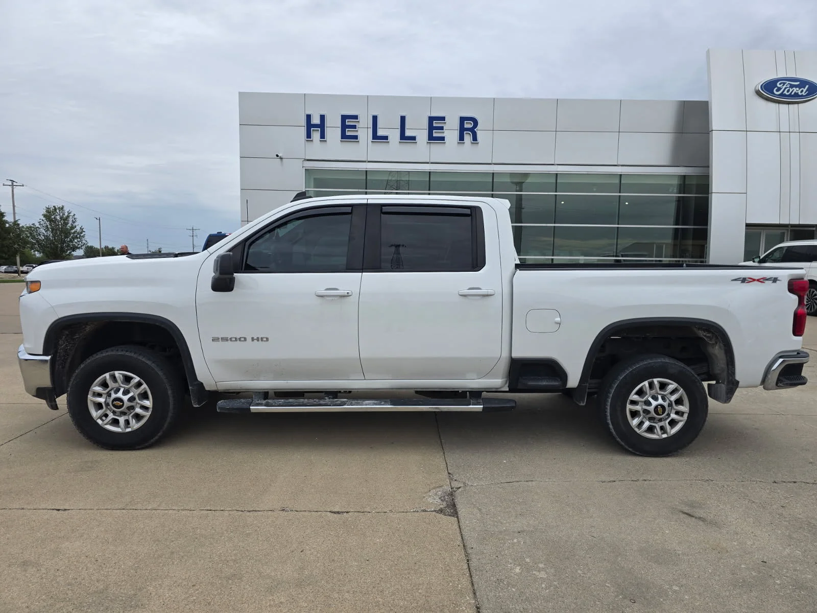 Used 2022 Summit White Chevrolet LT image 3