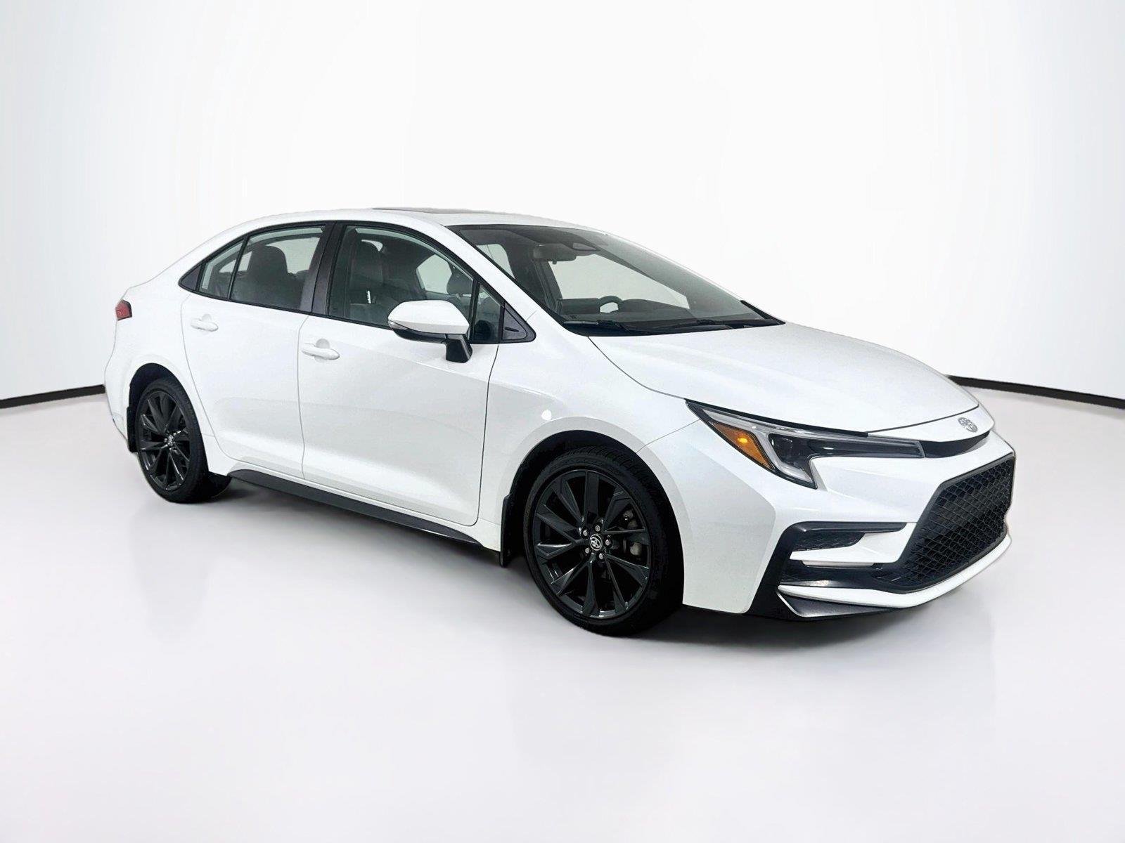 Used 2024 Ice Cap Toyota SE image 6