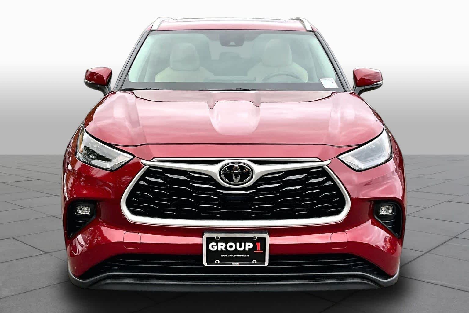 Used 2024 Ruby Flare Pearl Toyota XLE image 4