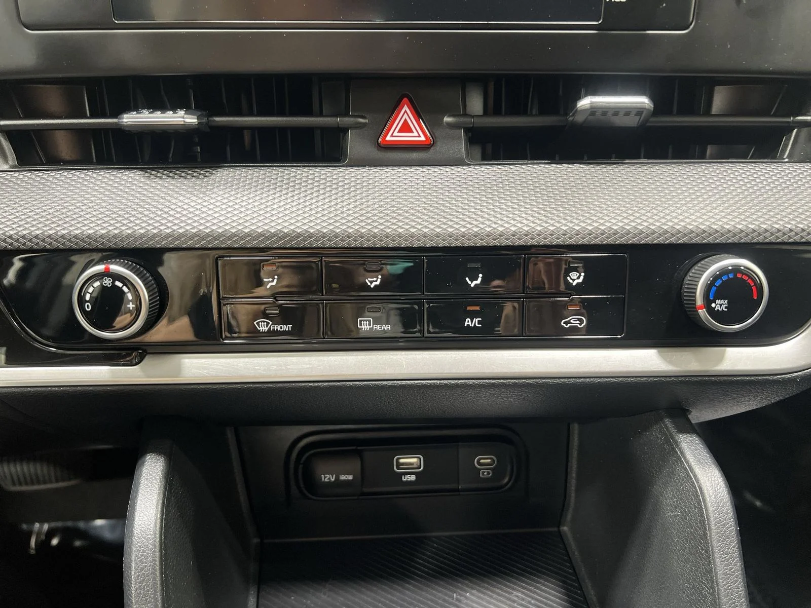 2024 Kia Sportage LX - Photo 18