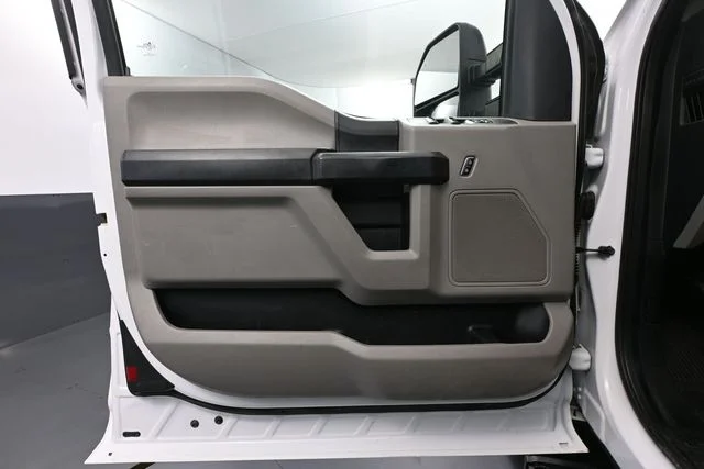 Used 2019 White Ford XL image 18