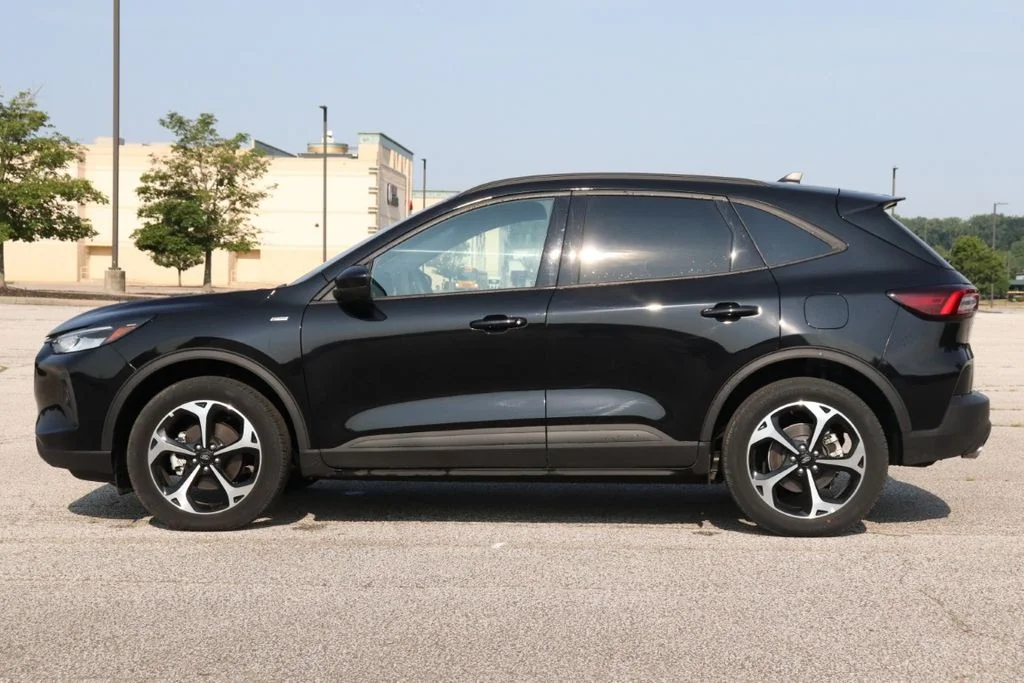 New 2025 Agate Black Metallic Ford ST-Line Select image 5
