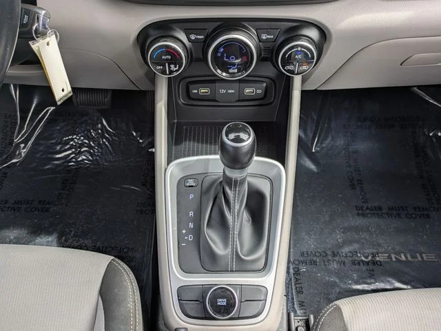 Certified Used 2022 Black Noir Pearl Hyundai SEL image 19