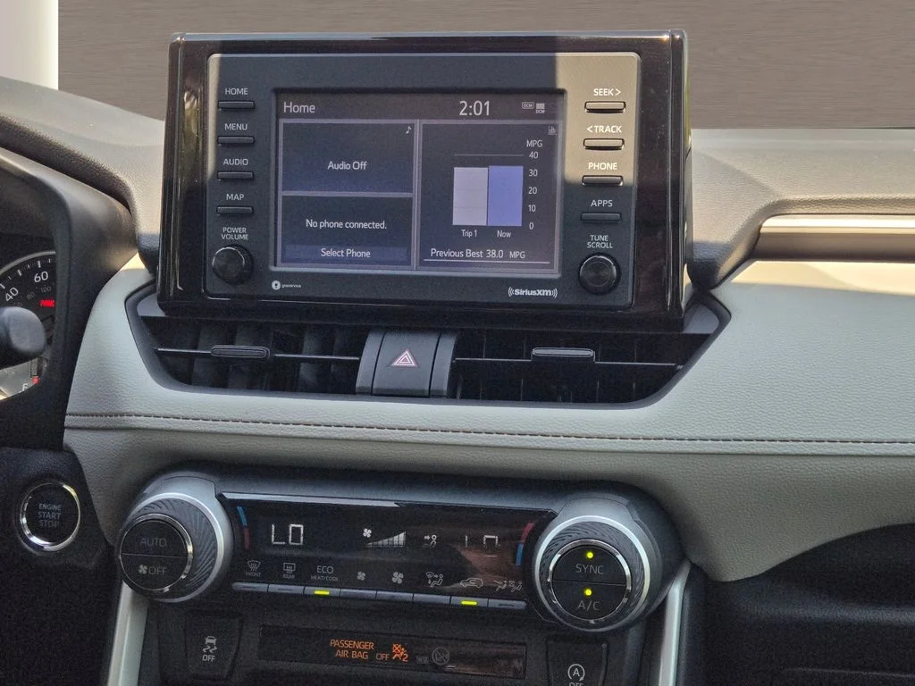 Used 2021 Silver Toyota XLE image 16