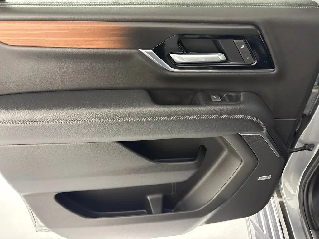 Used 2025 Sterling Metallic GMC Denali image 31