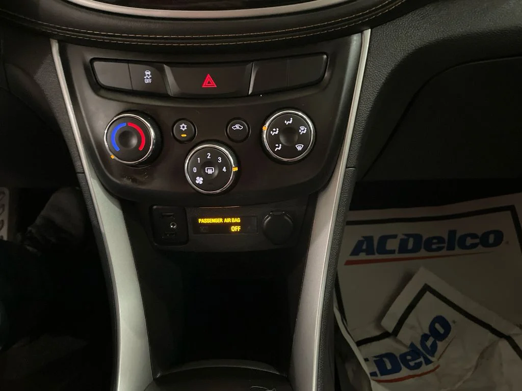 Used 2019 Summit White Chevrolet LT image 19