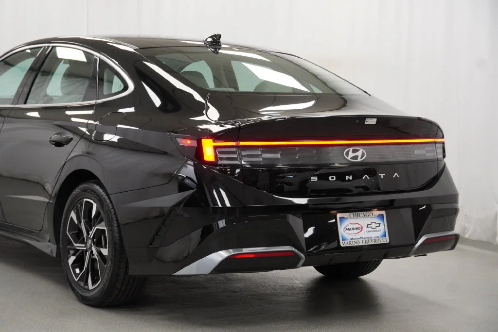 Used 2025 Abyss Black Hyundai SEL image 20