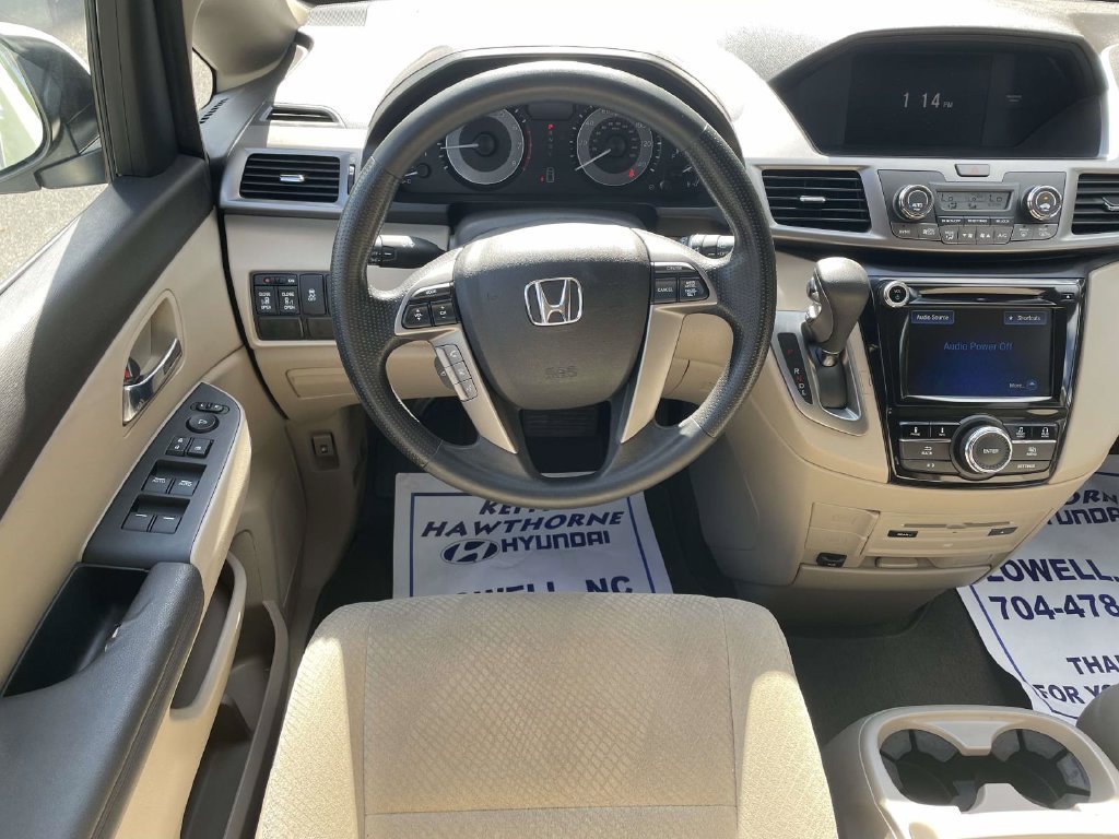 Used 2016 White Honda SE image 16