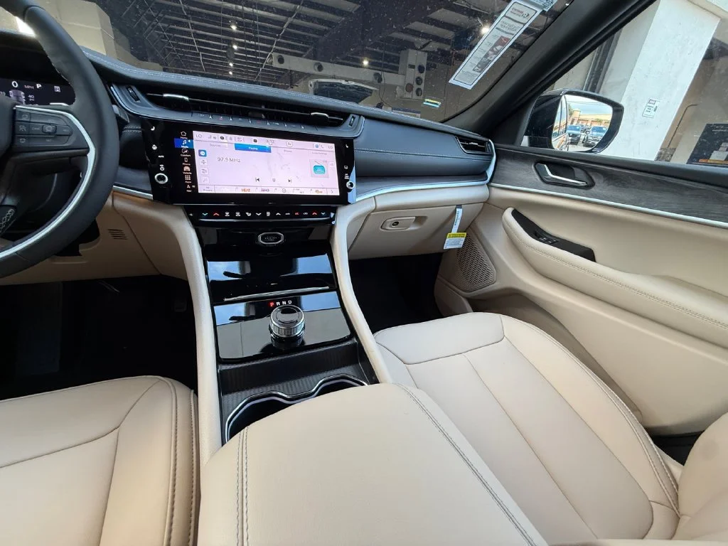 New 2027 Brown Jeep Limited image 15